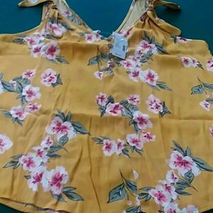 Sleeveless flower top